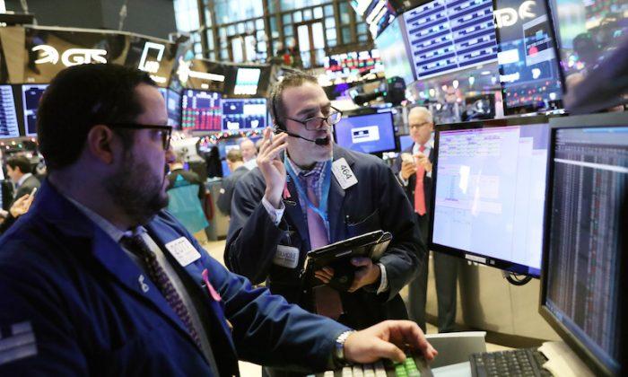 Wall Street Rises on Trade Hopes; S&P, Nasdaq Post Best Weeks in 7 Years