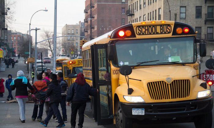 Drivers Who Illegally Pass School Buses Will Lose License in Canadian Province