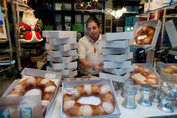 A pastry seller prepares orders at the Antigua Pasteleria del Pozo in Madrid, Spain, in this file photo. (Pablo Blazquez Dominguez/Getty Images)