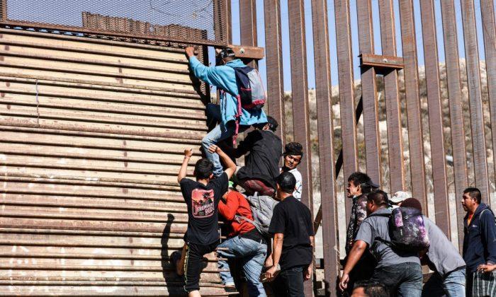 Honduran Migrant Calls Giving Birth After Climbing Over Border Fence ‘Big Reward’