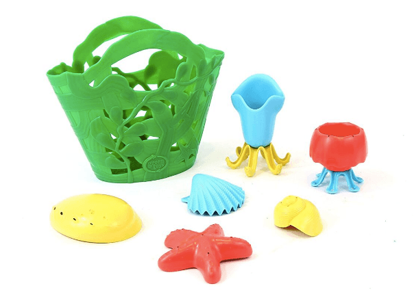 <span style="font-weight: 400;">Tide Pool Bath Set. (Courtesy of Green Toys)</span>