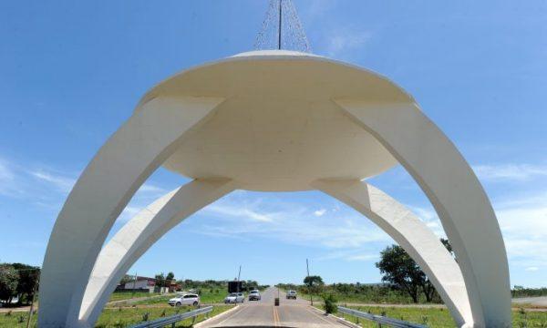A UFO-shaped gate is seen at the entrance to Alto Paraiso town, Goias State, in Brazil. (Evaristo Sa/AFP/Getty Images)