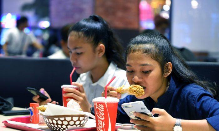 British Restaurant Launches Trial: Free Kids Meals If Parents Don’t Use Their Phones