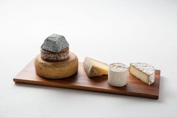 Murrays Cheese Tower of Terroir, plus a selection of cheeses. (Samira Bouaou/The Epoch Times)