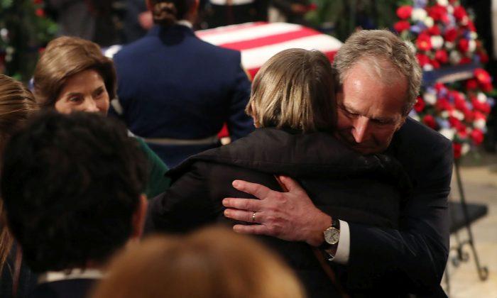 George W. Bush, Jeb Bush Greet Mourners of 41st President in Capitol