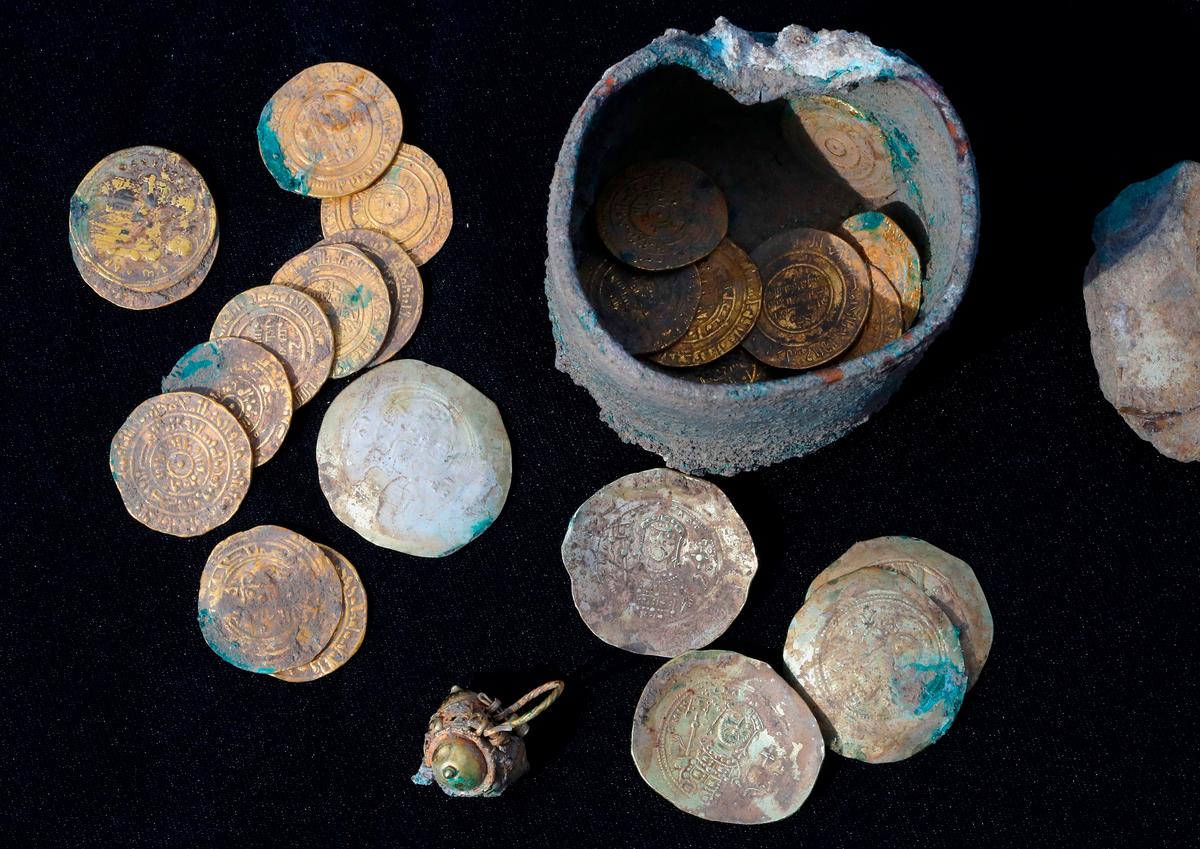 This picture taken on December 3, 2018 shows recently-uncovered gold coins dating back to the Muslim Fatimid (AD 909-1171) and Byzantine eras (AD 1071-1078) (JACK GUEZ/AFP/Getty Images)