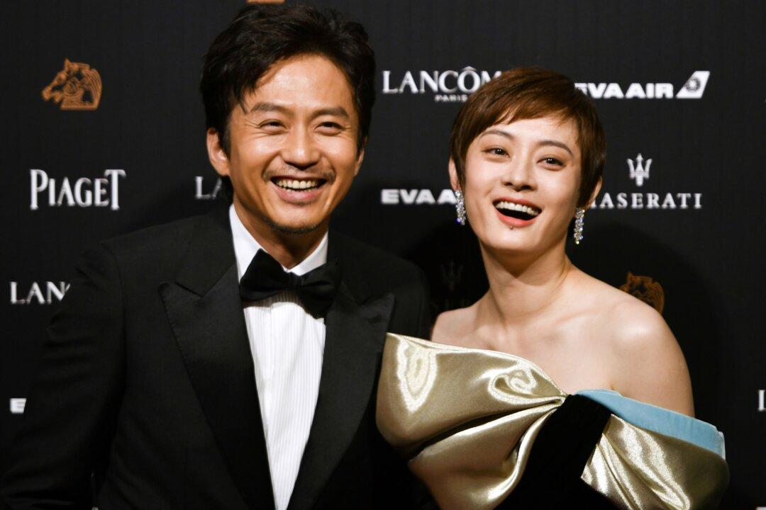 Chinese Regime Lists 500 Actors in Tax Evasion Crackdown
