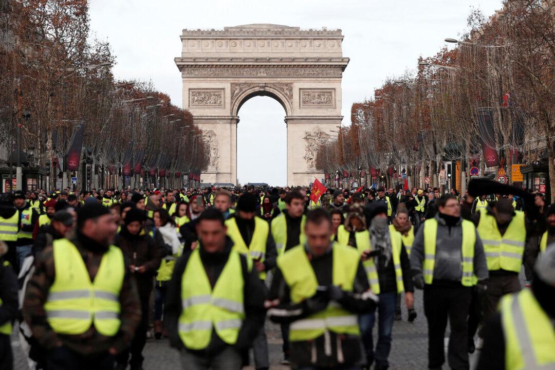 Paris Police Bracing for More Violent Protests