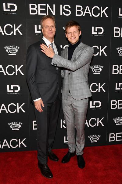 Peter Hedges (L) and his son Lucas Hedges at an event for “Ben Is Back.” (Valerie Macon/GettyImages.com/Roadside Attractions)