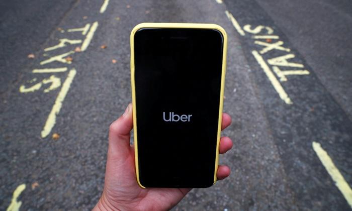 The Uber app on a mobile phone in London, Britain,on Sept. 14, 2018. (Reuters/Hannah McKay)