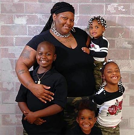 A recent picture of Jackie “Jaz Mire” Brown and her four children (GoFundMe)