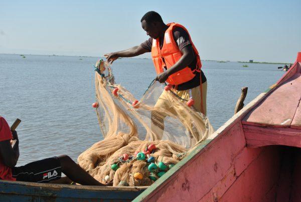 Fredrick Ochieng casts his net on Lake Victoria in Kenya on Dec. 7, 2018. (Dominic Kirui/Special to The Epoch Times)