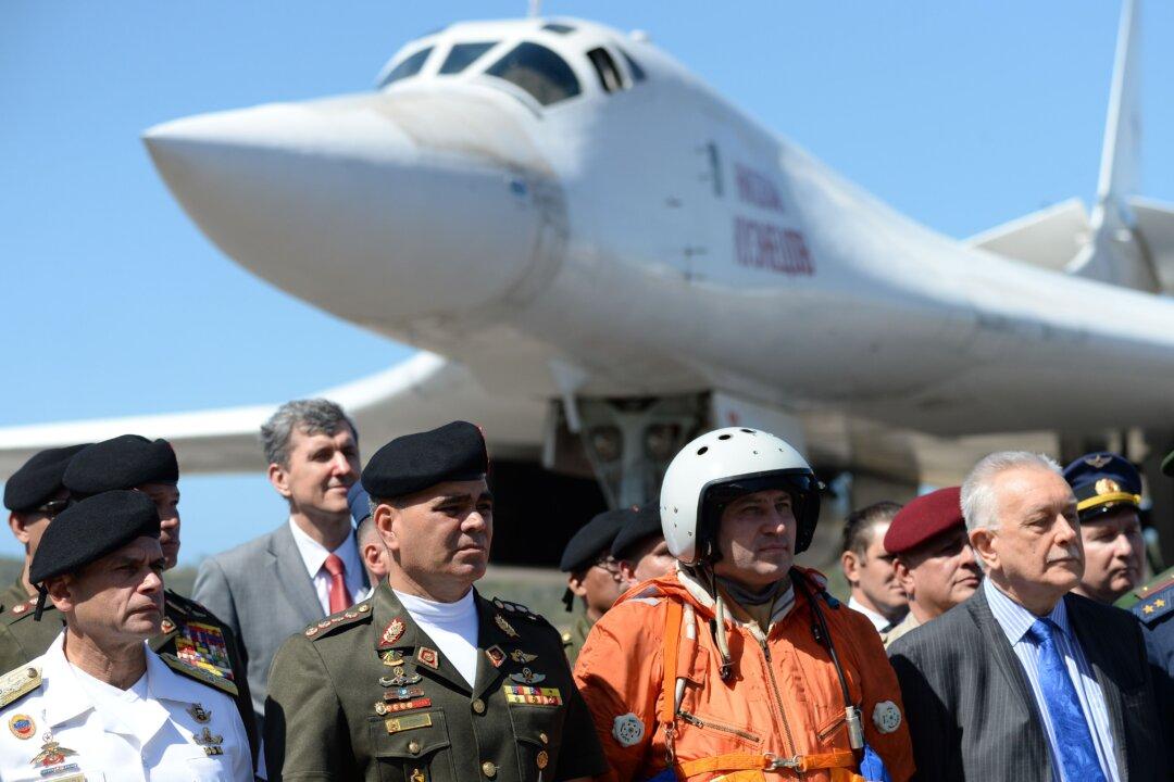 Former Intelligence Officer Says Russian Military Bases Exist in Venezuela