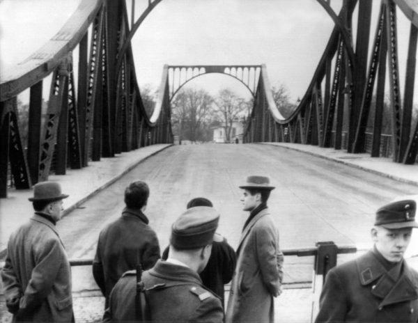 Picture taken on February 10, 1962 shows the Glienicke bridge in Berlin after US pilot Gary Francis Powers was swapped for Soviet spy Rudolf Abel. (DPA/AFP/Getty Images)