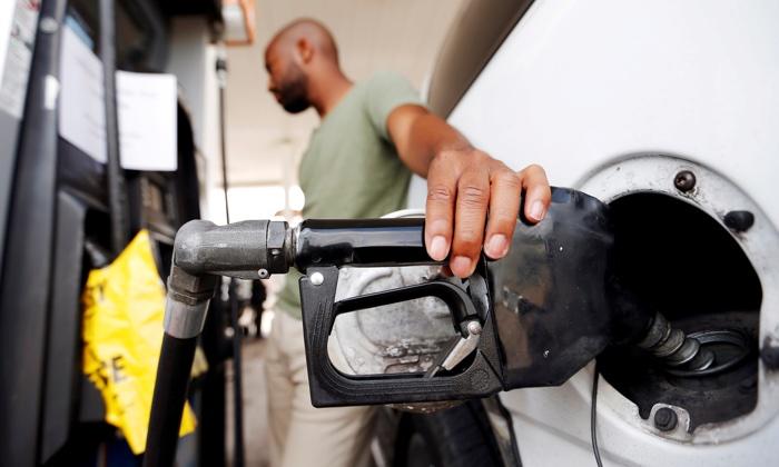 Average US Gas Price Falls to Under $2.25 per Gallon