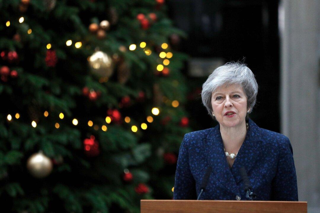UK Leader May Defies Leadership Revolt, Warns Brexit in Peril