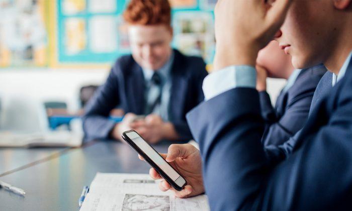 Mobile Phones to Be Banned From NSW Primary Schools in 2019