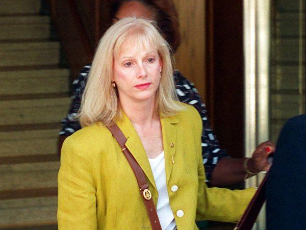 Sondra Locke leaves court in Burbank, Calif., after opening statements in a civil suit against Locke's former live-in boyfriend, Clint Eastwood on Sept. 11, 1996. (AP Photo/John Hayes, File)