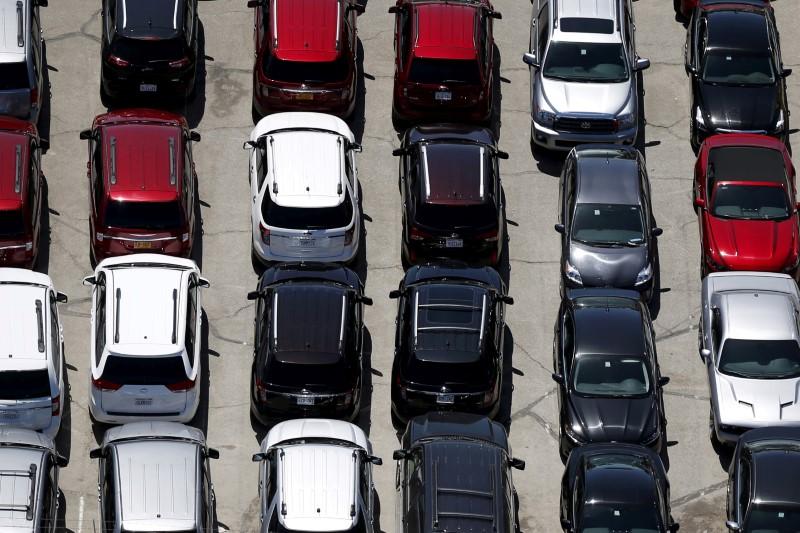 Cars are seen in a parking lot in Palm Springs, California on April 13, 2015. (Lucy Nicholson/Reuters)