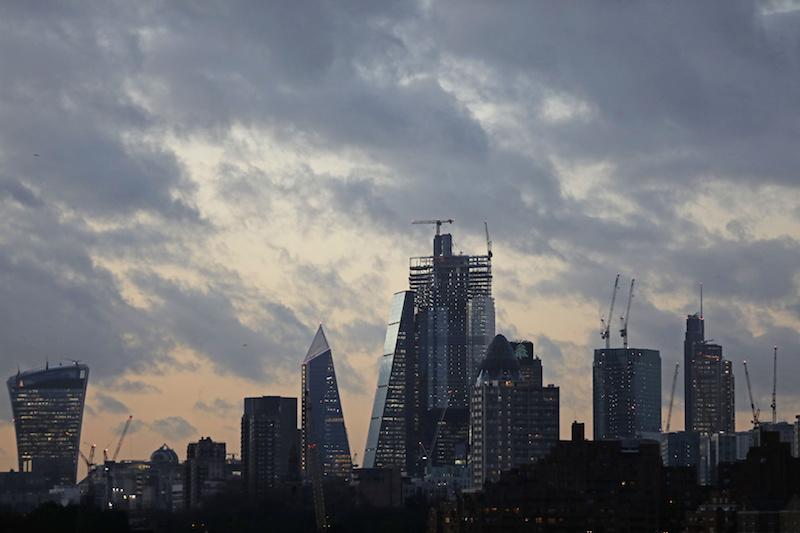Regulator Cautions Banks to Prepare for Brexit Amid Uncertainty