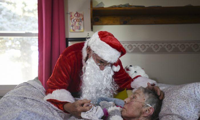 Michigan Man, 90, Brings Christmas to Wife in Nursing Home