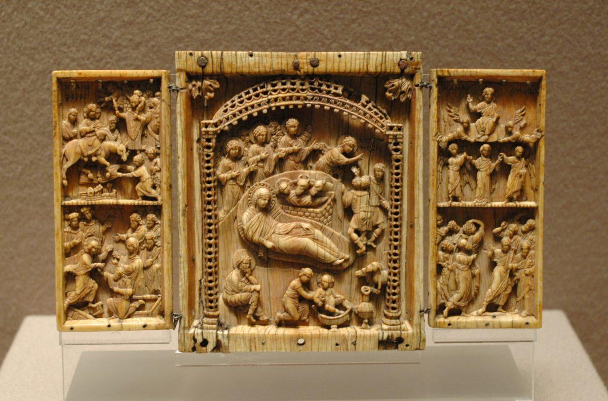 The Nativity in the center of a late 10th-century ivory panel, in Constantinople. Musée du Louvre. (Public Domain)