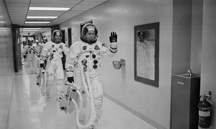 Apollo Astronaut Frank Borman, Who Led 1st Mission to Orbit Moon, Dies at 95