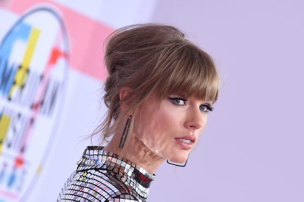 US singer Taylor Swift arrives at the 2018 American Music Awards in Los Angeles, on Oct. 9, 2018 (Valerie Macon/AFP/Getty Images)