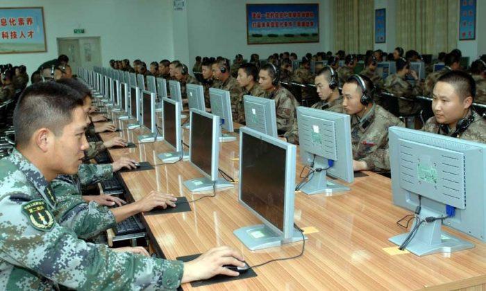 Chinese soldiers work at computers. The Chinese regime's cyberattacks against the West have continued despite cyber agreements. (mil.huanqiu.com)