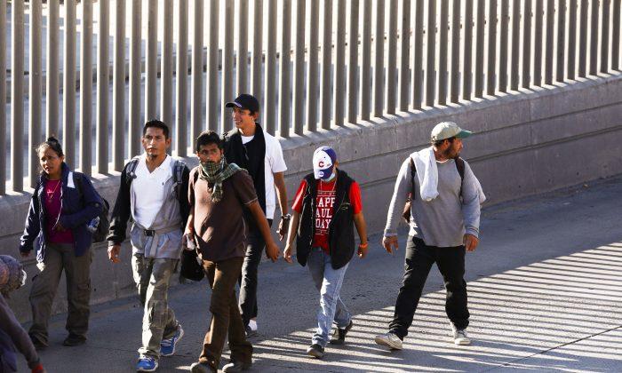 US to Make Asylum Seekers Wait in Mexico