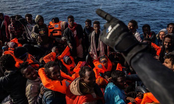 ‘Open Arms’ Aid Ship With 311 Migrants to Dock in Spain After Italy Says ‘No’