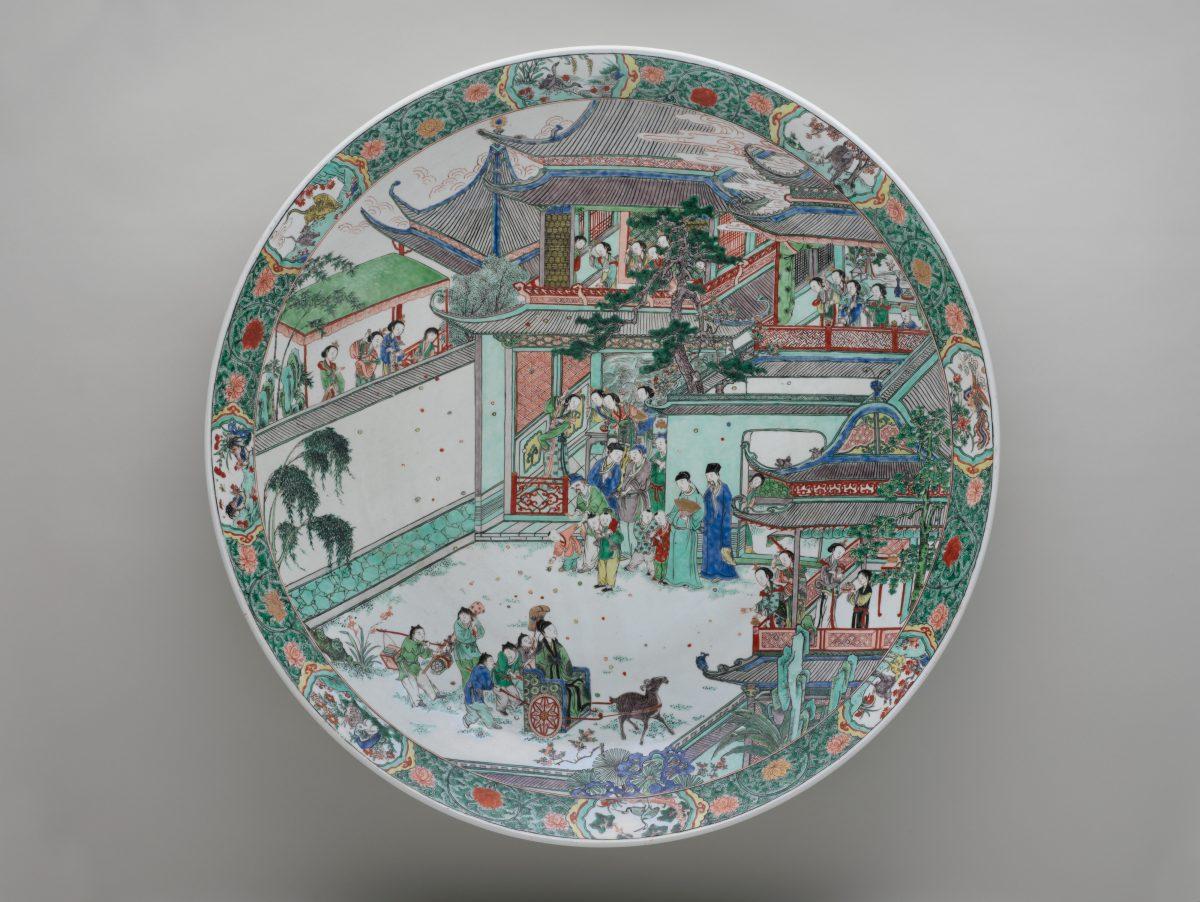 Women show their affection for a young scholar, probably the talented writer Pan An (247–300), by throwing fruit at him. Such scenes were often found in decorative arts. Platter, Kangxi period (1662–1722) of the Qing Dynasty, dated early 18th century. Bequest of John D. Rockefeller Jr., 1960. (The Metropolitan Museum of Art)
