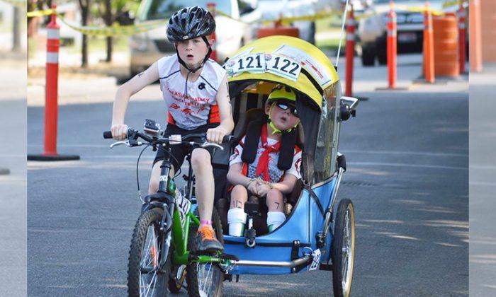 8-year-old boy displays amazing brotherly love by finishing triathlon with disabled sibling