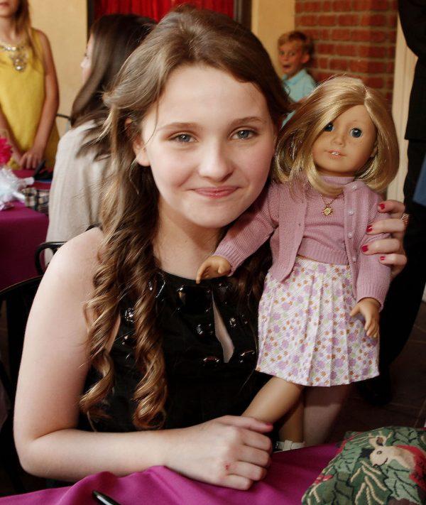 Actress Abigail Breslin with the Kit Kittredge doll in Los Angeles, on June 14, 2008. (Kevin Winter/Getty Images)