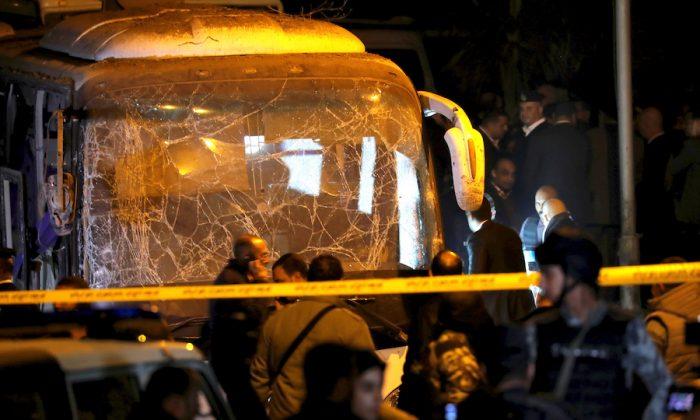 3 Vietnamese Tourists, Local Guide Killed, 10 Injured in Bus Blast Near Giza Pyramids in Egypt