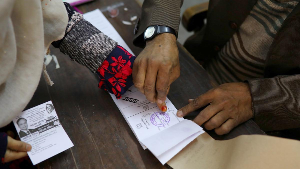 Clashes, Rigging Allegations Mar Bangladesh Poll Amid Thin Turnout