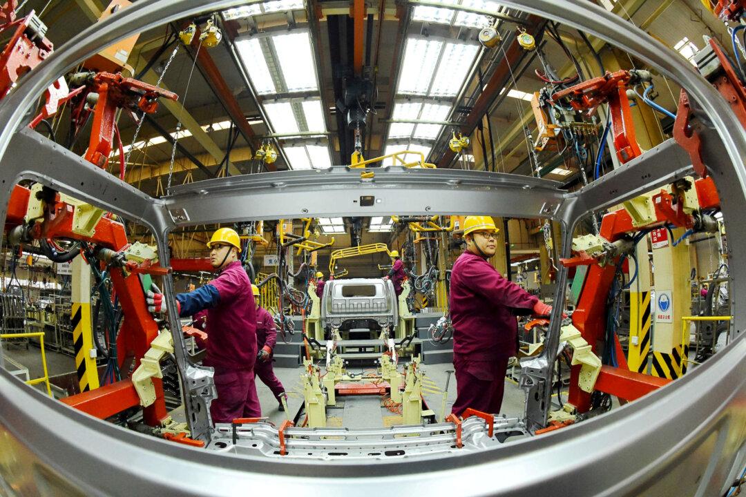 China Factory Activity Shrinks for First Time in Over 2 Years Amid Trade Friction