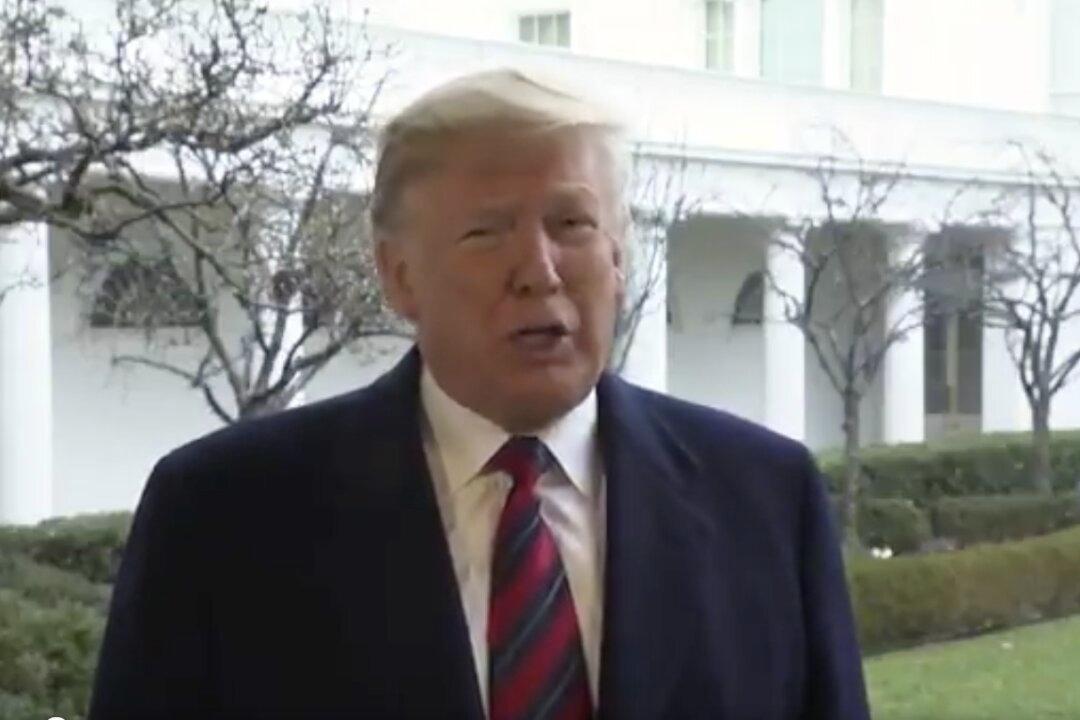 Trump Uses New Year’s Greetings to Urge Dems to Approve Border Wall Funding
