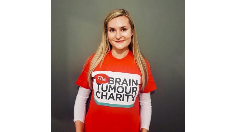 Chantal Smits was diagnosed with a brain tumor and is now supporting early brain tumor diagnosis campaigns. (Chantal is Heading For a Cure/Just Giving)