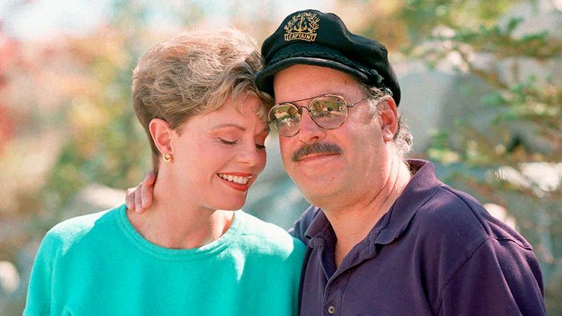 Daryl 'The Captain' Dragon beside his ex-wife, Toni Tennille, wearing his signature captain's hat. (Hillel Italie/AP)