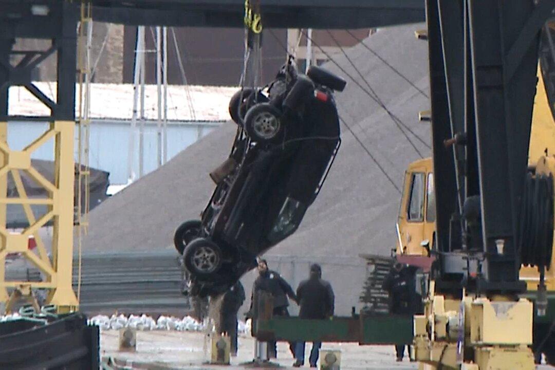 3 Dead After SUV Crashes Into River During Police Chase in Milwaukee