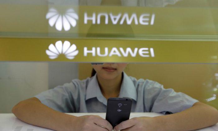 China’s Huawei Punishes Employees for iPhone Tweet Blunder