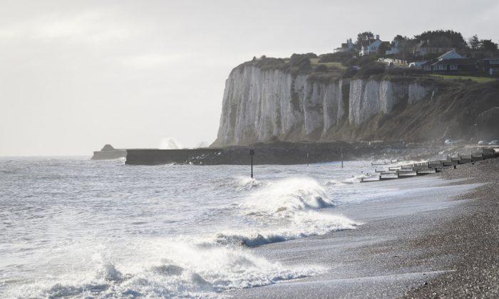Police Issue Warning After Tourists Dangle Legs Over UK Cliff: ‘It Is Incredibly Dangerous’
