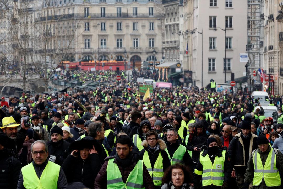 French Police Fire Tear Gas as Latest ‘Yellow Vest’ Protests Turn Violent
