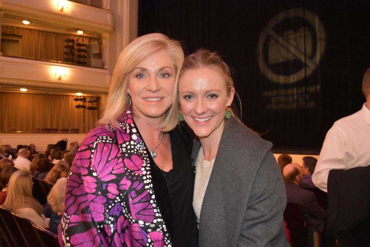 Texas Theatergoers Support Shen Yun’s Cultural Message