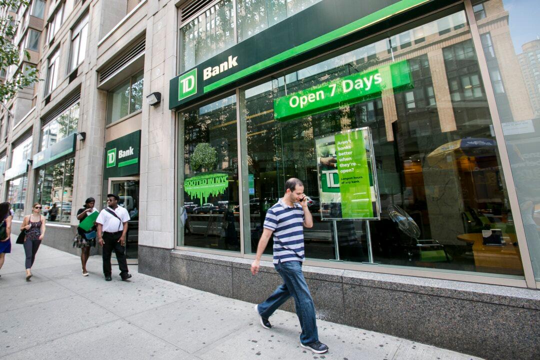 Banks Offer Help to Customers Hit by Government Shutdown