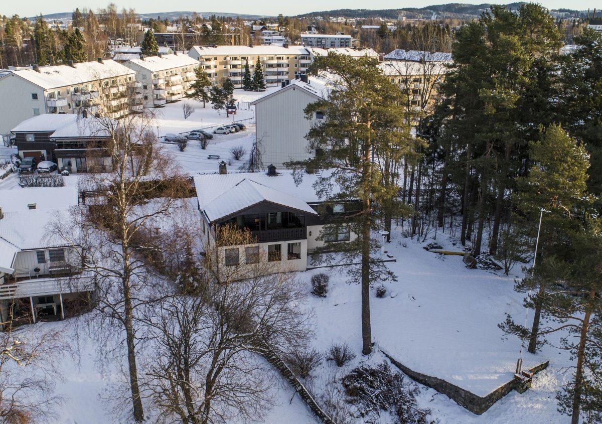 The home of Norwegian multimillionaire Tom Hagen and his wife Anne-Elisabeth Falkevik Hagen in Fjellhamar, Norway, outside Oslo, at center, on Jan. 9, 2019. (Tore Meek, NTB scanpix via AP)