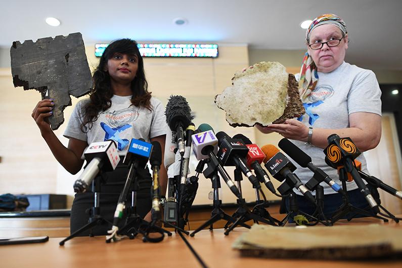Jacquita Gonzales, (R) the wife of Malaysia Airlines flight MH370 steward Patrick Gomes, and Grace Subathirai Nathan, daughter of MH370 passenger Anne Daisy, show debris possibly from flight MH370 that they gave to to Malaysia Transport Minister Anthony Loke in Putrajaya on Nov. 30, 2018. (Mohd Rasfan/AFP/Getty Images)