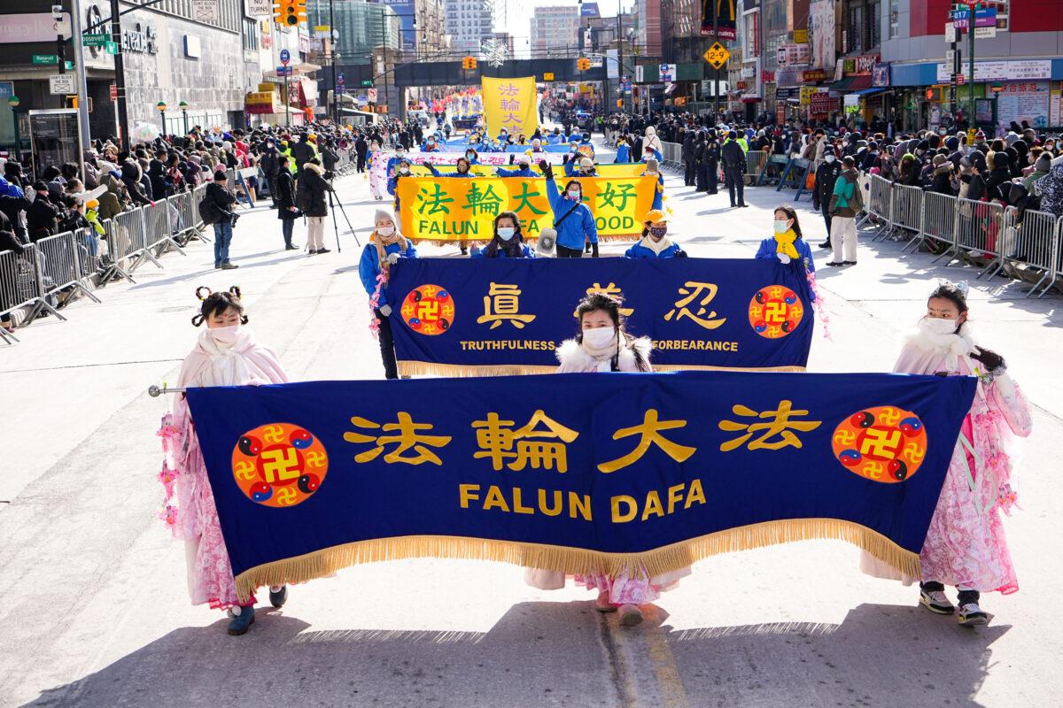 Falun Dafa practitioners participate in the Chinese New Year Parade in Flushing, New York, on Feb. 5, 2022. (Dai Bing/The Epoch Times)