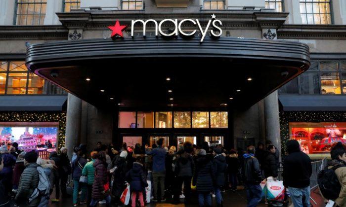 Macy’s Cuts Profit, Sales Forecast After Weak Holiday Season